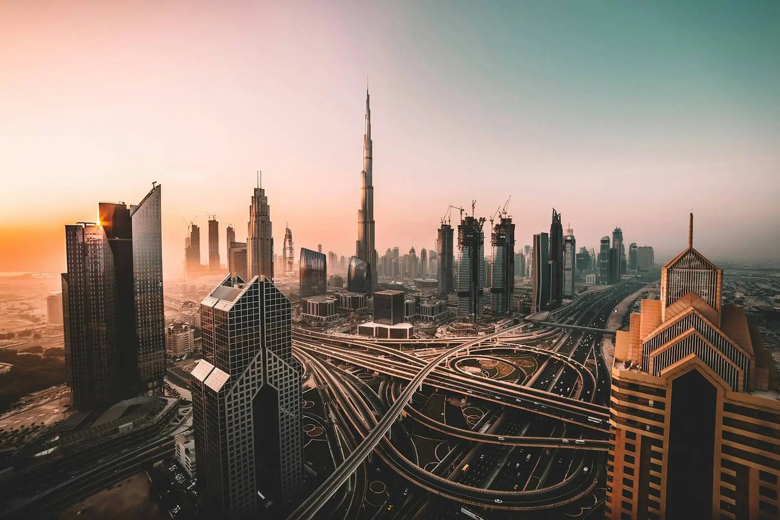 Vue de Dubaï au coucher du soleil